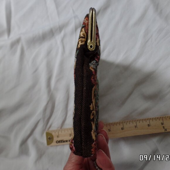 Vintage Tapestry Kiss Lock Clutch - Picture 9 of 9